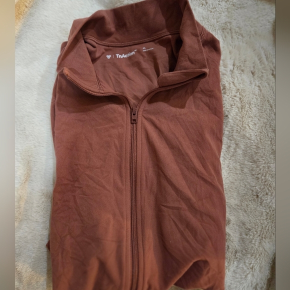 Aritzia BUTTER Limit Zip-Up top NWOT Sz XL - Picture 5 of 7